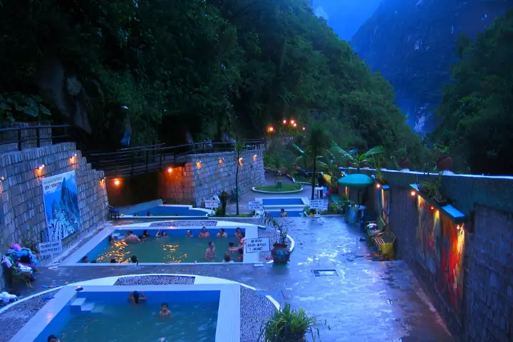 peru travel - Aguas Calientes - Machu Picchu - Img