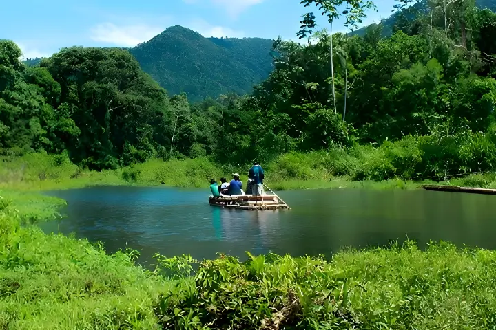 peru travel - Cocha Otorongo Lake